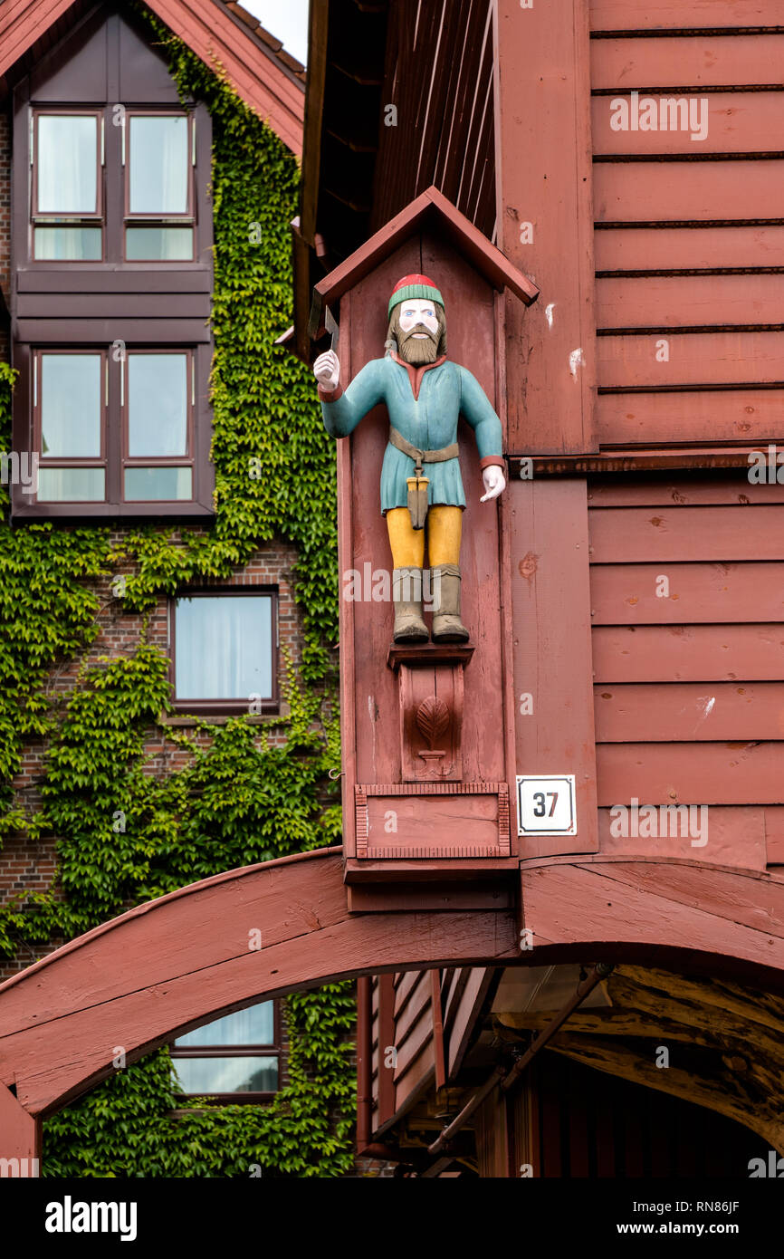 Détail de l'architecture sculpture en bois de Bryggen bâtiments historiques. Banque D'Images