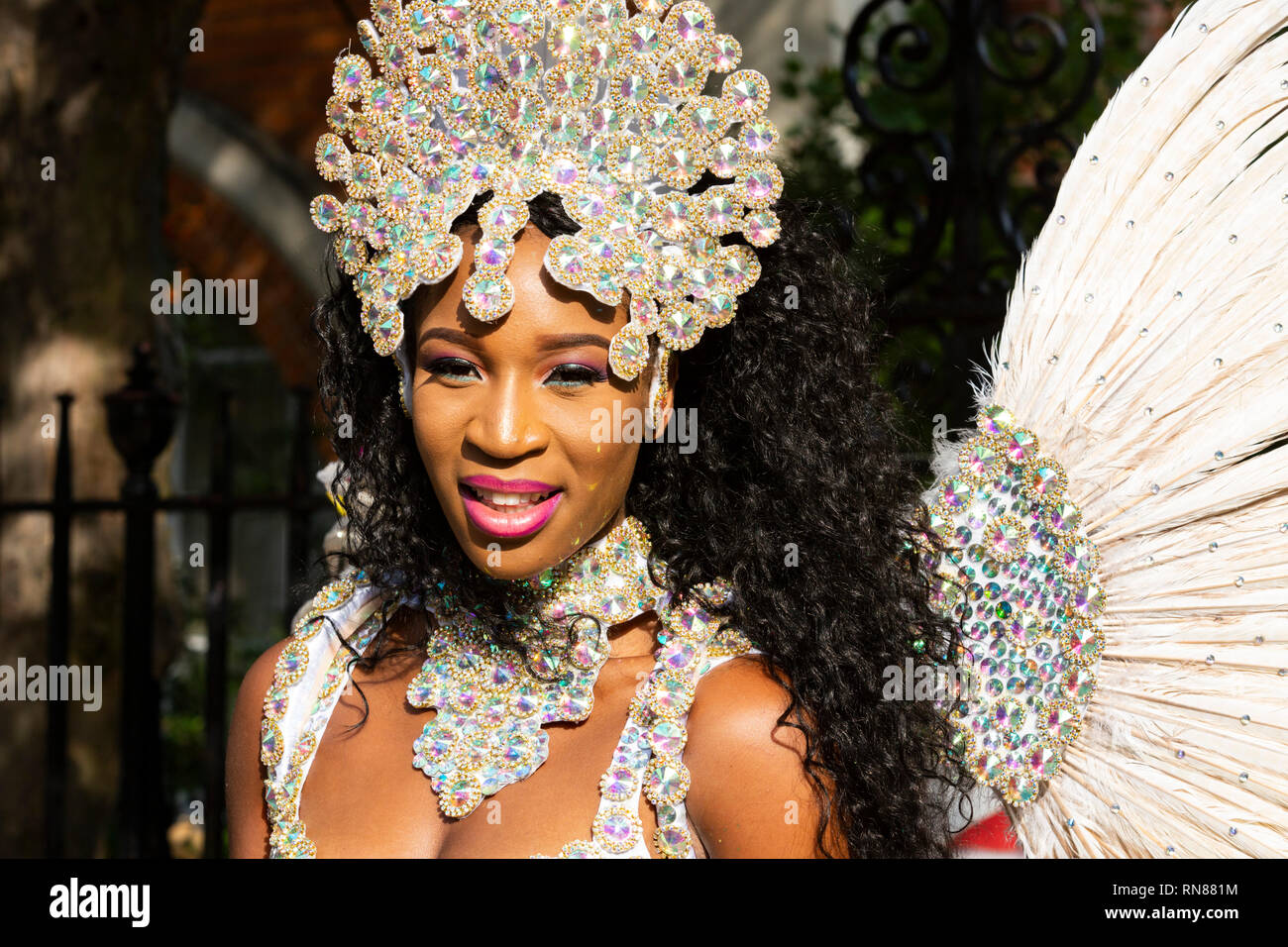 L'école de samba Paraiso défilant au carnaval de Notting Hill, Londres, Angleterre, Royaume-Uni Banque D'Images