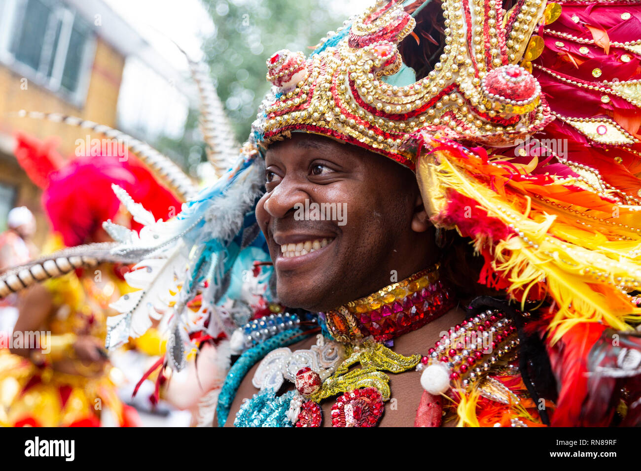 L'école de samba Paraiso défilant au carnaval de Notting Hill, Londres, Angleterre, Royaume-Uni Banque D'Images
