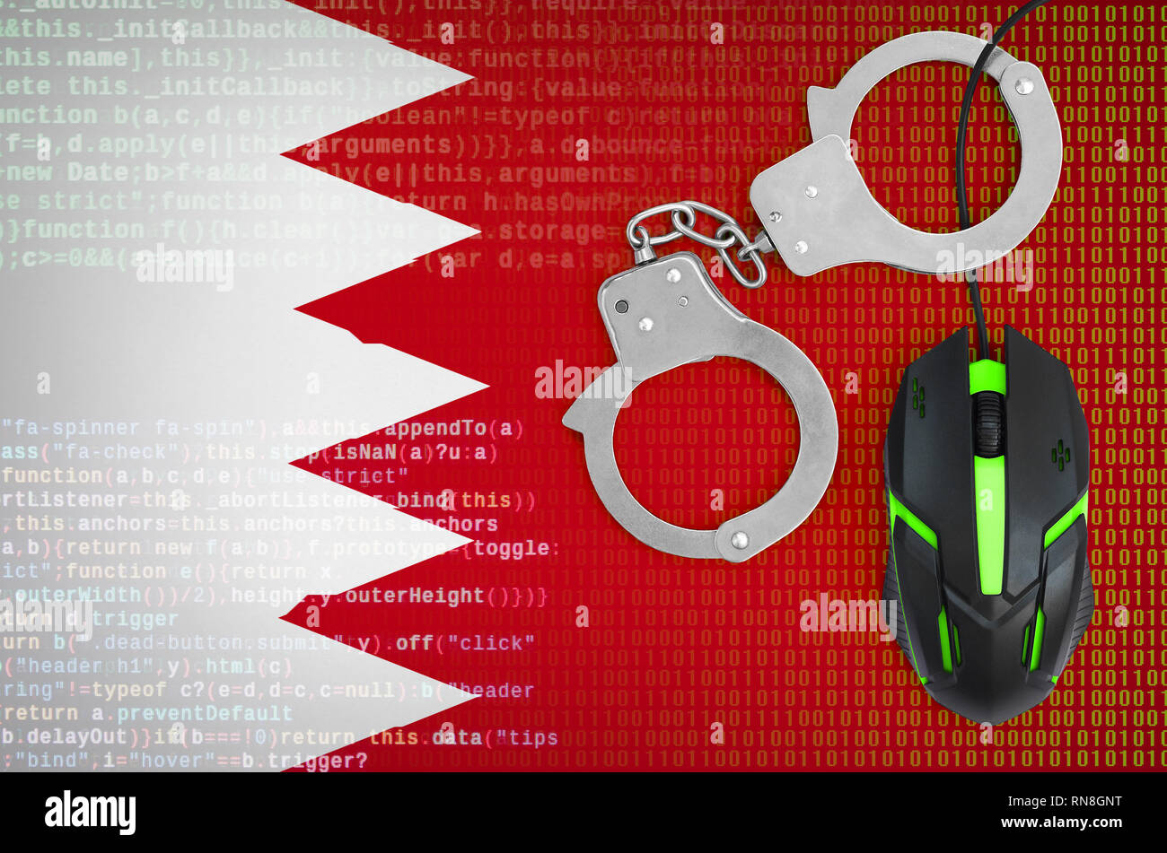 Drapeau de Bahreïn et menotté rétroéclairé moderne souris d'ordinateur. Concept créatif de lutte contre la criminalité informatique, les pirates et la piraterie Banque D'Images