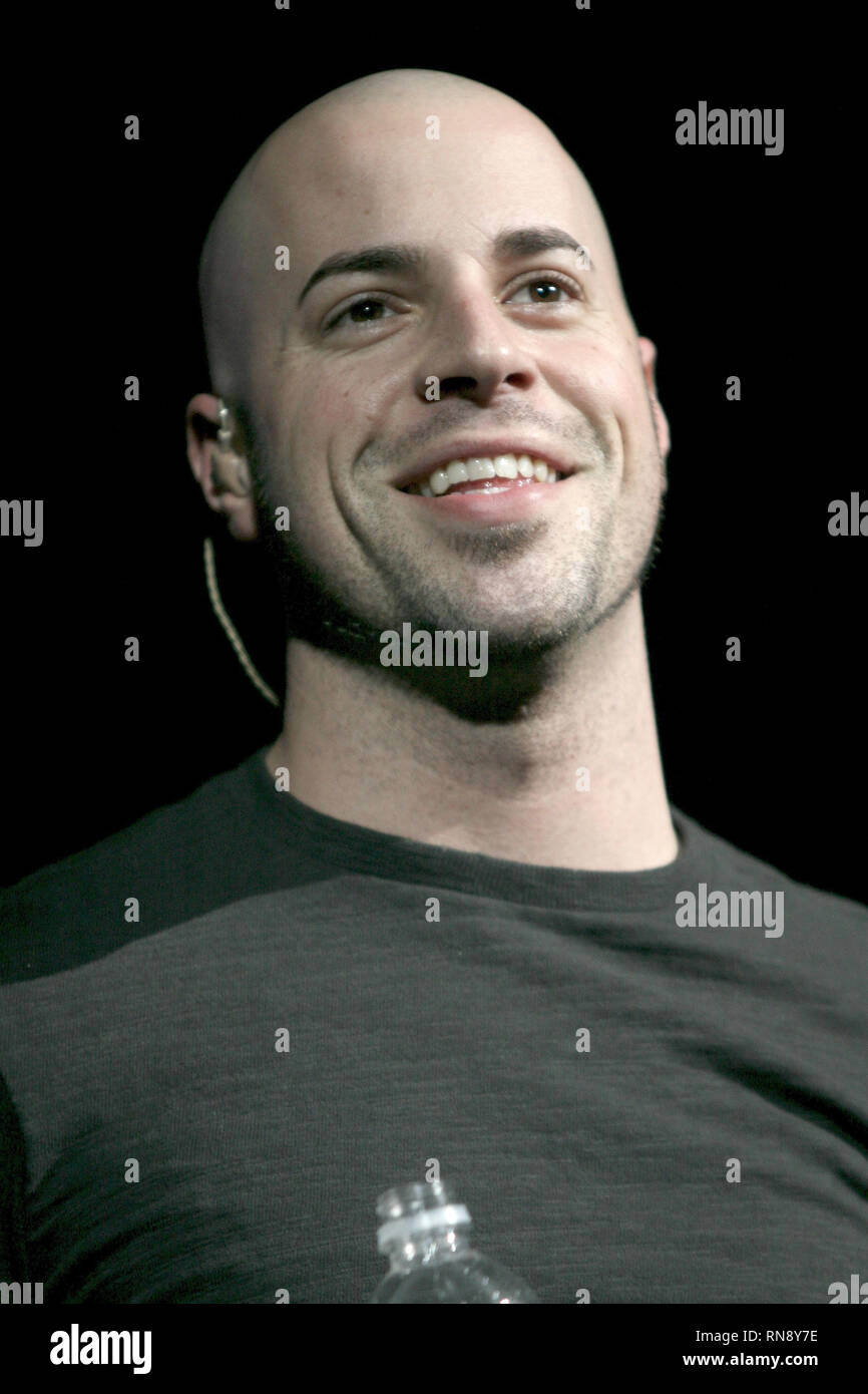 Chris Daughtry finaliste d'American Idol est affiché en face de son propre groupe au cours d'un concert l'apparence. Banque D'Images