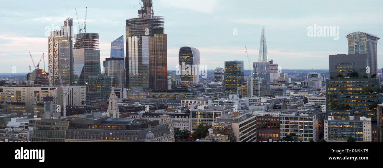 panorama de la ville de Londres dans le centre financier, le shard, gherkin, Angleterre Banque D'Images