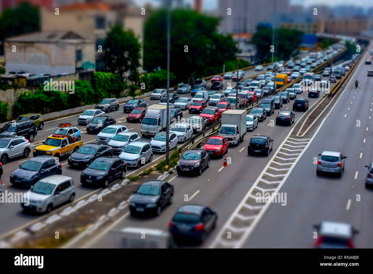 Sao Paulo, Brésil. Feb 18, 2019. Sao Paulo - SP - 02/18/2019 Sao Paulo - Transito Leste Radial - mouvement de transit dans le centre-ville Est direction radiale à la hauteur de quartier Liberdade le lundi matin 18. Photo : Suamy Beydoun/AGIF : Crédit AGIF/Alamy Live News Banque D'Images
