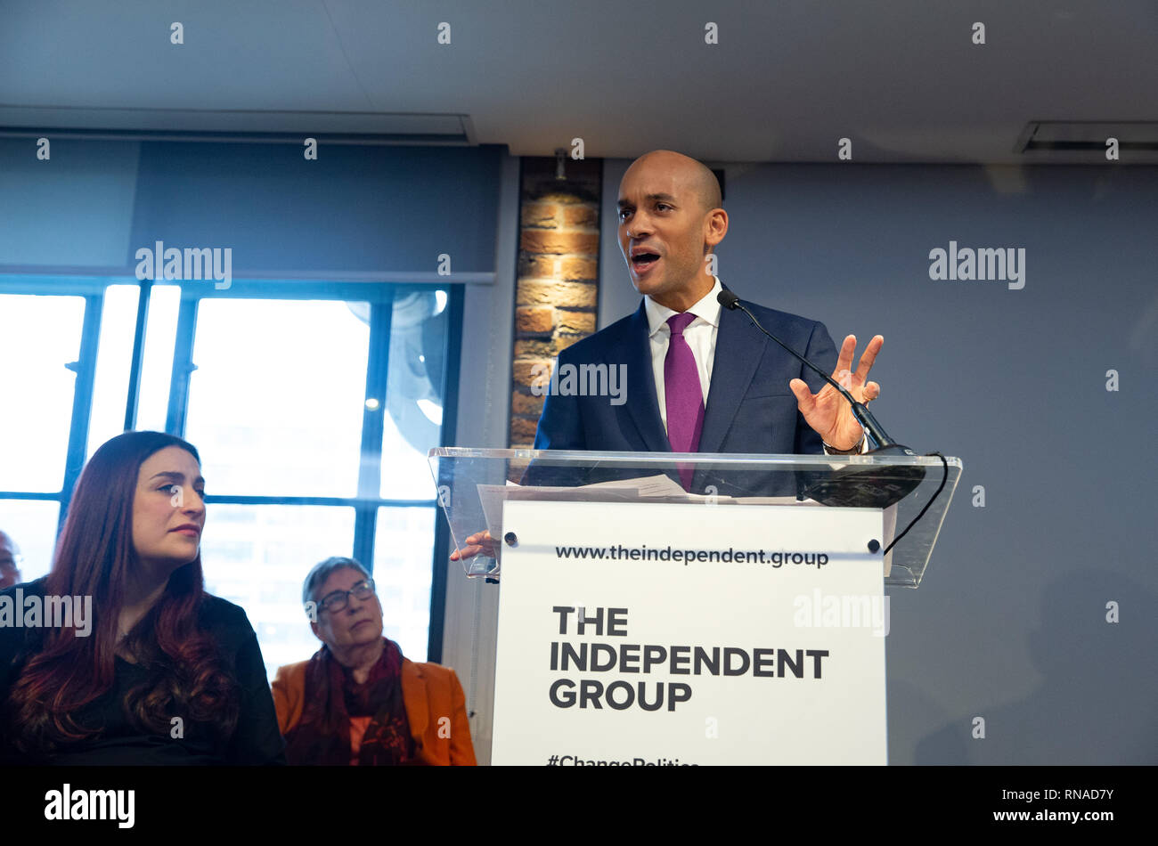 Londres, Royaume-Uni. Feb 18, 2019. Chukka Umunna parle. Sept députés démissionnent pour former un nouveau parti appelé le Groupe indépendant. Les sept sont Chukka Umunna, Chris Leslie, Mike Baille, Ann Coffey, Gavin Shuker, Luciana Berger et Angela Smith. Le lancement du nouveau parti a été annoncé aujourd'hui-Février 18th, du County Hall, Londres. Ils ont formé leur propre parti indépendant. Credit : Tommy Londres/Alamy Live News Banque D'Images