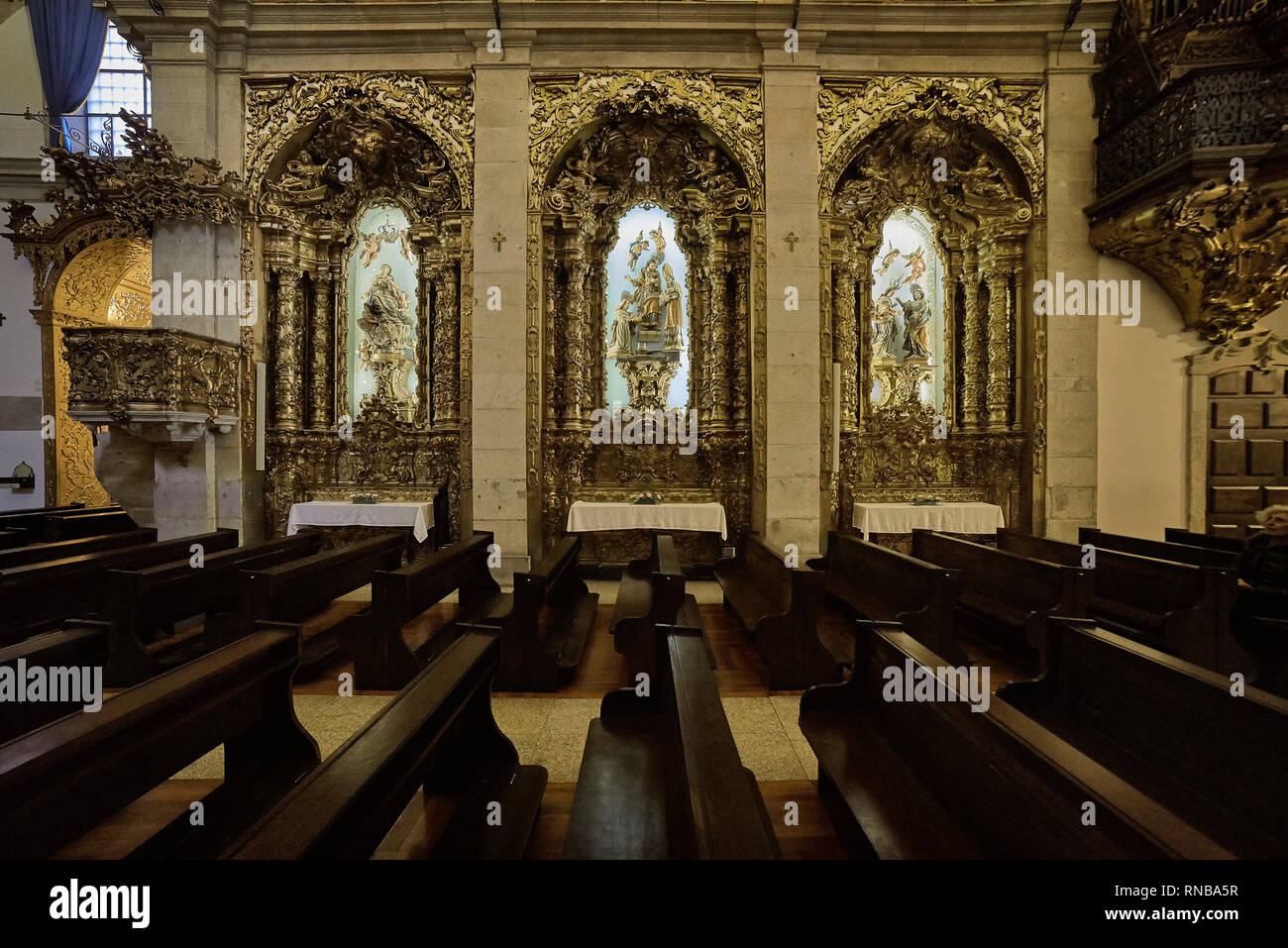 Igreja do Carmo, Carmélites, avec la caractéristique de granit et un mur de carreaux bleus. L'architecture baroque portugais, Porto, Portugal Banque D'Images