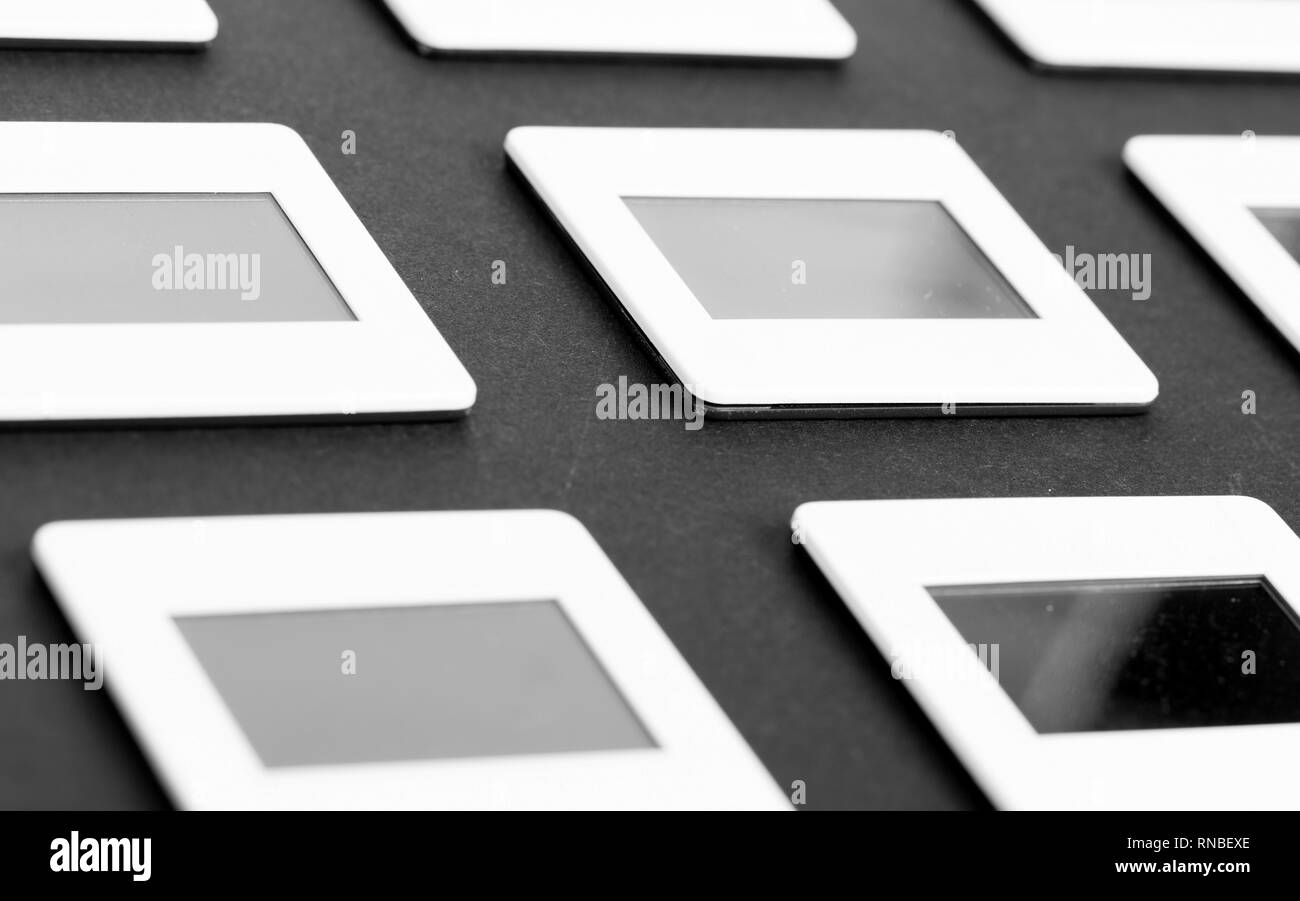 Vieilles diapositives isolé sur un fond noir Banque D'Images