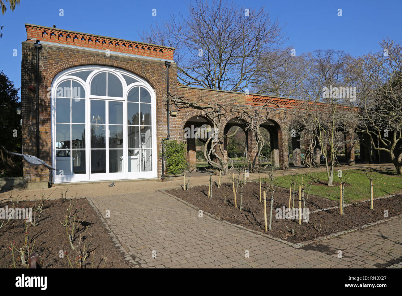 L'Orangerie dans Holland Park, Kensington, Londres. Une galerie et un espace fonctionnel dans l'une des zones les plus riches. Banque D'Images L'Orangerie dans Holland Park, Kensington, Londres. Une galerie et un espace fonctionnel dans l'une des zones les plus riches. Banque D'Images