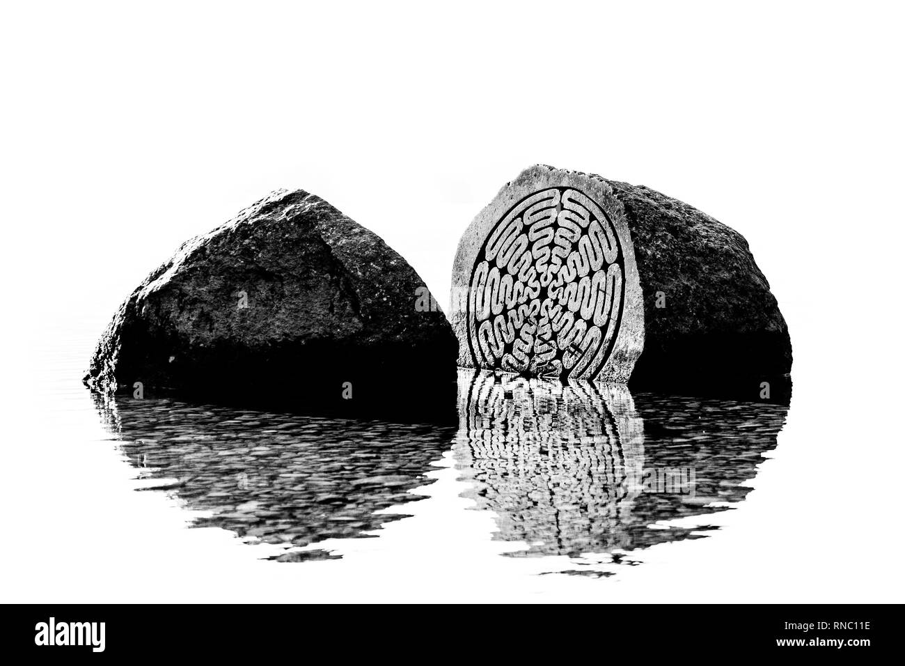 Les objectifs du Millénaire ou cent ans à Pierre Calfclose Bay se trouve à proximité de la rive ou parfois sur la rive de Derwentwater dans le Lake District. La ston Banque D'Images