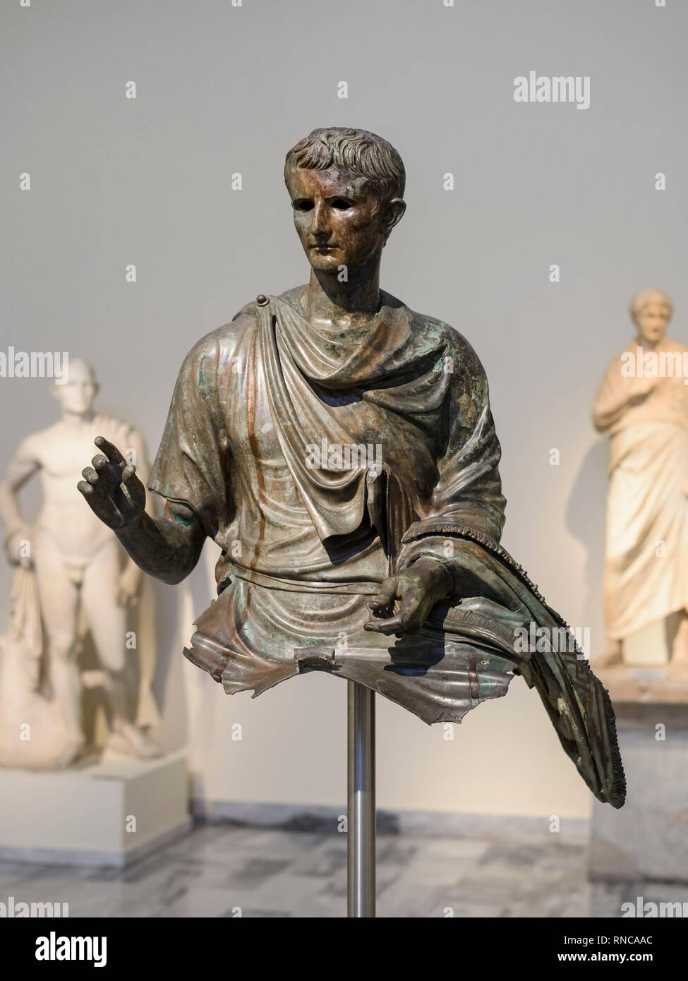 Athènes. La Grèce. Statue en bronze de l'empereur romain Auguste (29 av.- 14 Ma), ca. 12-10 BC, trouvés dans la mer Egée. Musée National Archéologique d'Athènes Banque D'Images