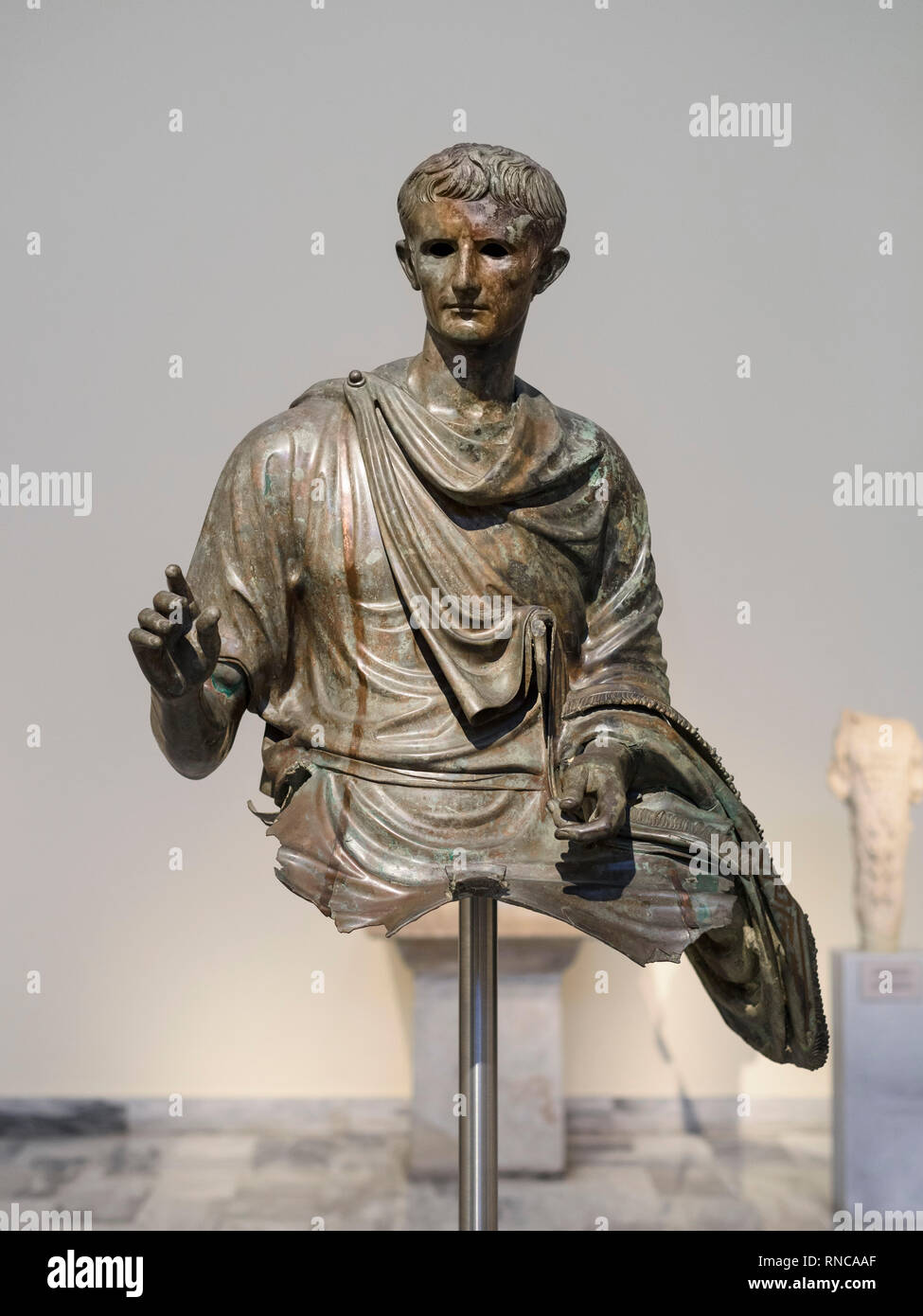 Athènes. La Grèce. Statue en bronze de l'empereur romain Auguste (29 av.- 14 Ma), ca. 12-10 BC, trouvés dans la mer Egée. Musée National Archéologique d'Athènes Banque D'Images