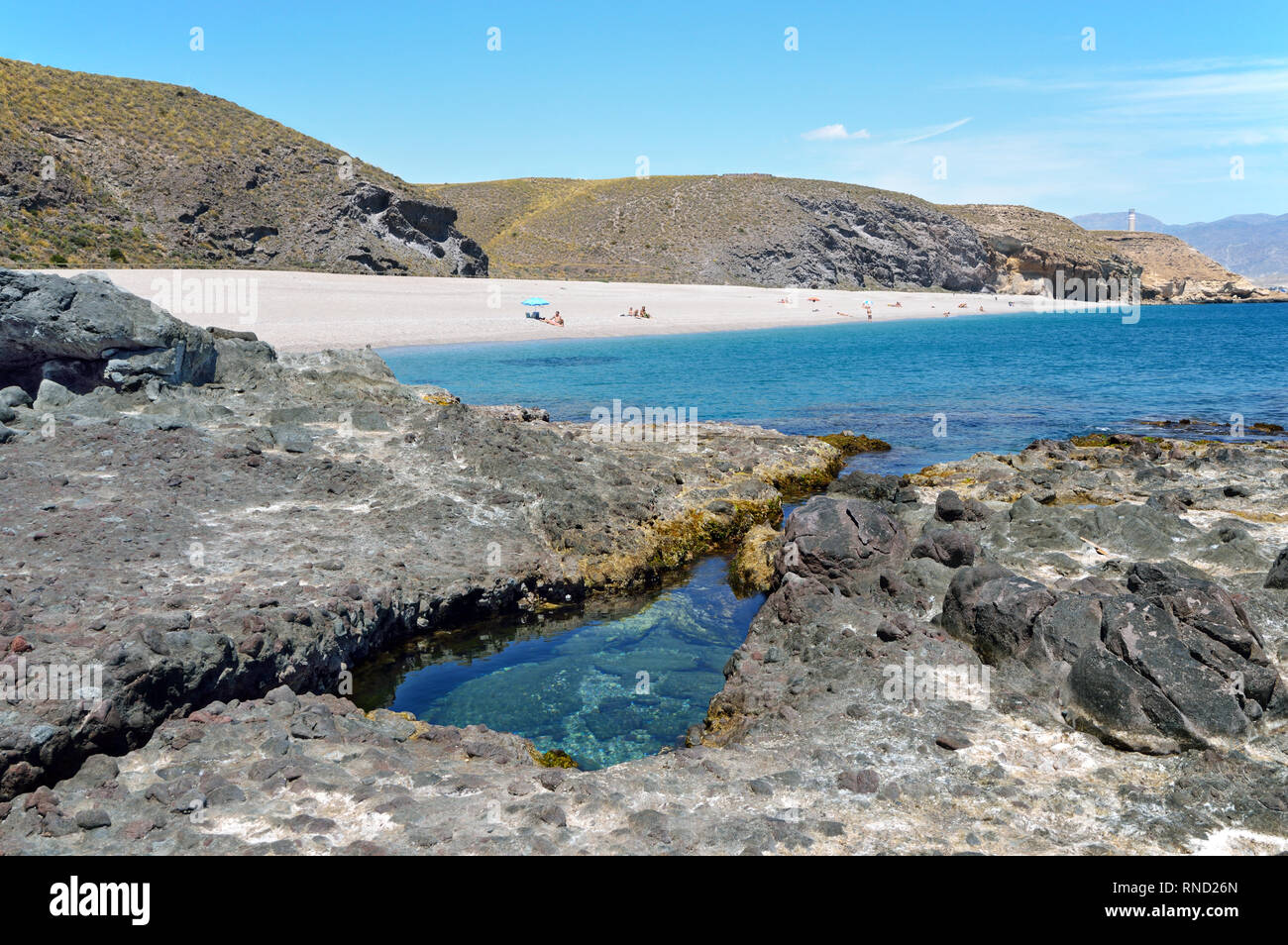 Playa de los Muertos (Plage des Morts) est une des plus belles plages de l'Espagne (Andalousie) avec des eaux cristallines. Banque D'Images