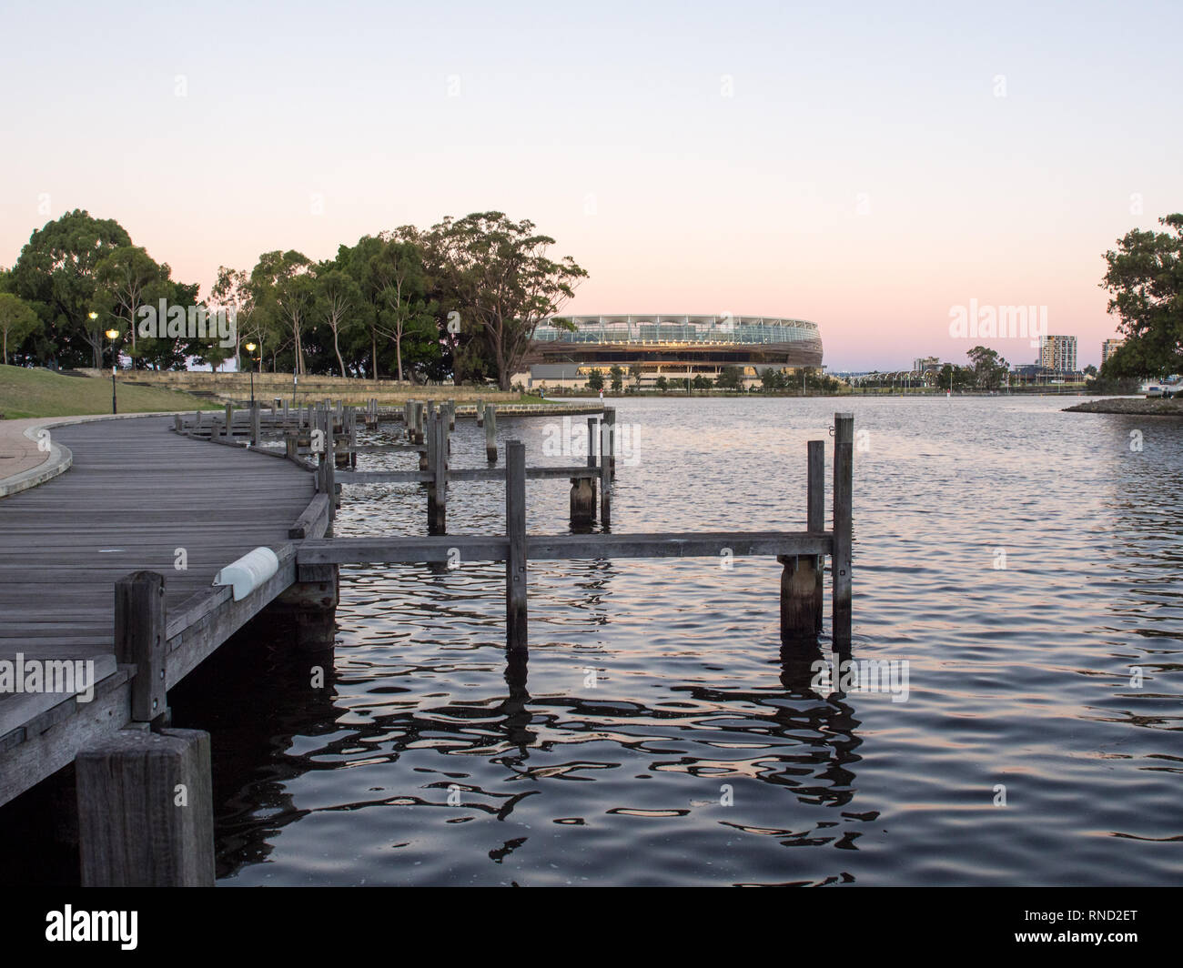 Stade Optus Perth à partir de Claisebrook Cove, Perth, Australie occidentale Banque D'Images