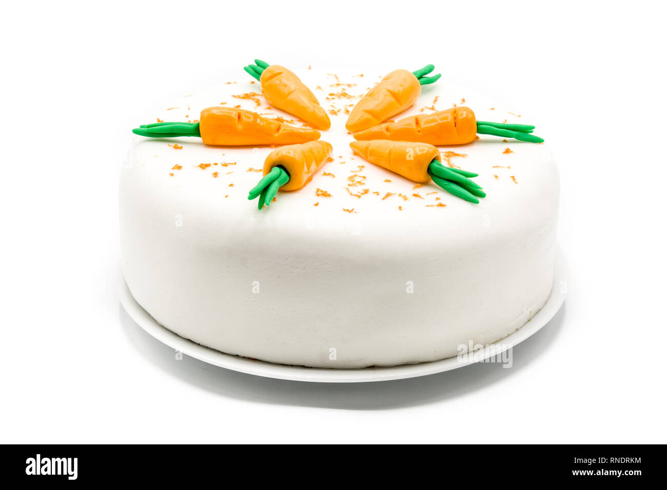 Sweet gâteau de carotte isolé sur fond blanc Banque D'Images