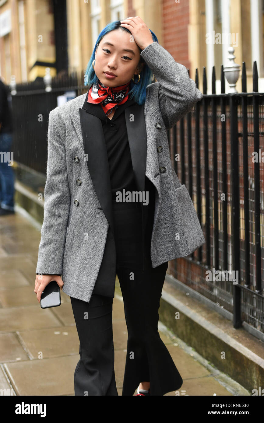 Londres, Royaume-Uni. Feb 18, 2019. Street style vu à la Semaine de la mode de Londres. Margaret Zhang laissant le JW Anderson AW19 show. Credit : Saira MacLeod/Alamy Live News Banque D'Images