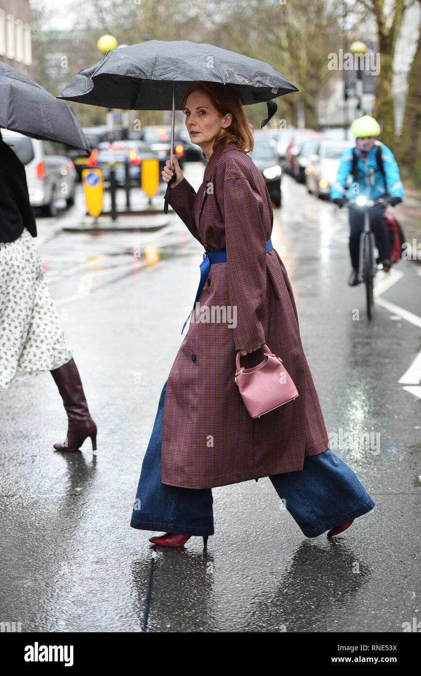 Londres, Royaume-Uni. Feb 18, 2019. Street style vu à la Semaine de la mode de Londres. Arabella Greenhill laissant le JW Anderson AW19 show. Credit : Saira MacLeod/Alamy Live News Banque D'Images