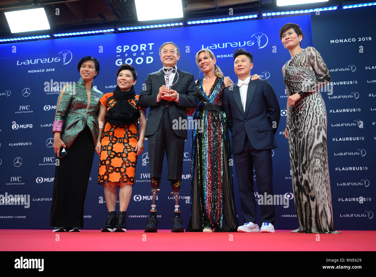 Monaco, Monaco. Feb 18, 2019. Ami Chan, Denja Peng, Xia (No.53 sportif Laureus Moment de l'année) avec le Trophaae, Annabelle Bond, Li Xiaopeng, Melina Njai. GES/Général/Sports Laureus World Sports Awards 2019, 18.02.2019 Sports : Laureus World Sports Awards 2019, le 18 février 2019 | Conditions de crédit dans le monde entier : dpa photo alliance/Alamy Live News Banque D'Images