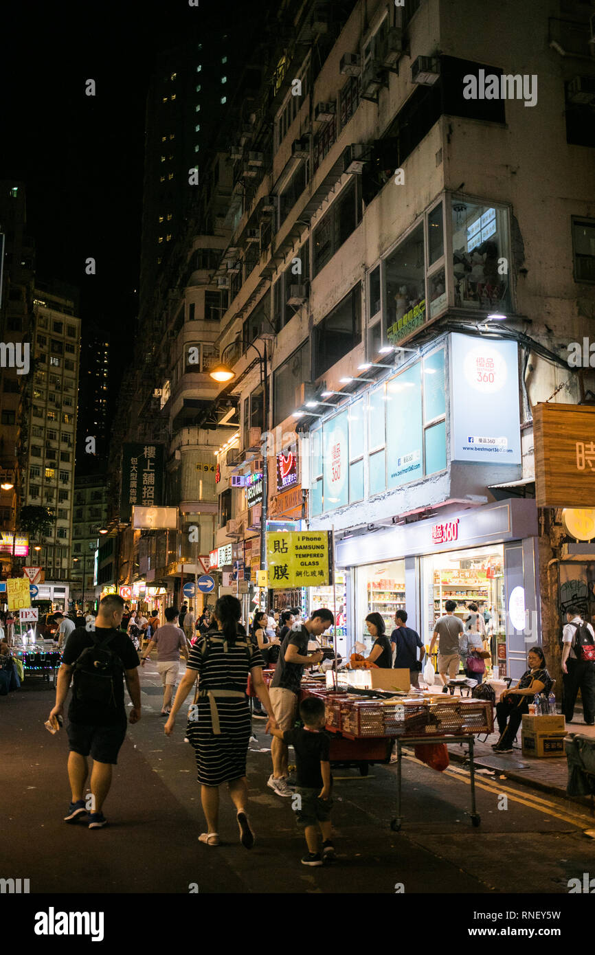 La nuit shopping à Hong Kong. La ville qui ne dort jamais. Banque D'Images