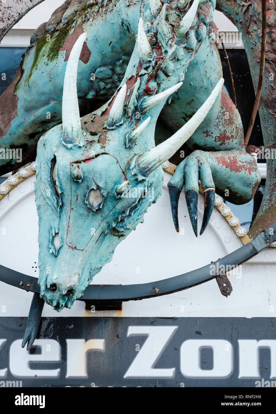 Le Dragon à l'extérieur du Palace amusement arcade sur Rhyl, promenade pendant les heures de jour, Denbighshire, Nord du Pays de Galles Banque D'Images