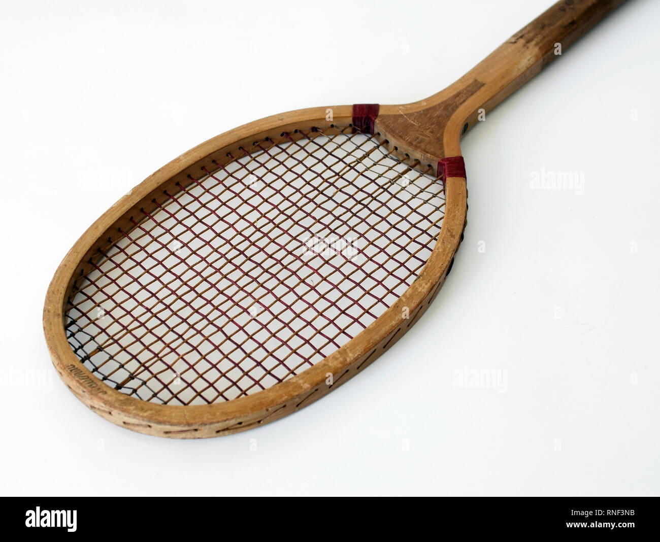 Vieille raquette en bois pour jouer au tennis Photo Stock - Alamy