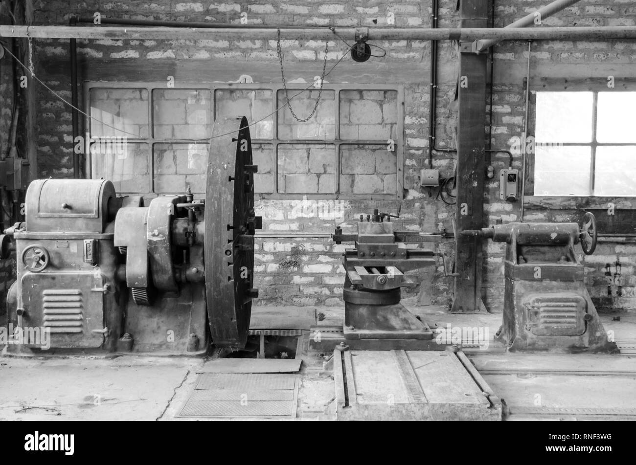 Tour industrielle de la première moitié du xxe siècle. L'atelier est situé dans une ancienne mine de mercure, aujourd'hui un musée, à Abbadia s.Salvatore, en Italie Banque D'Images