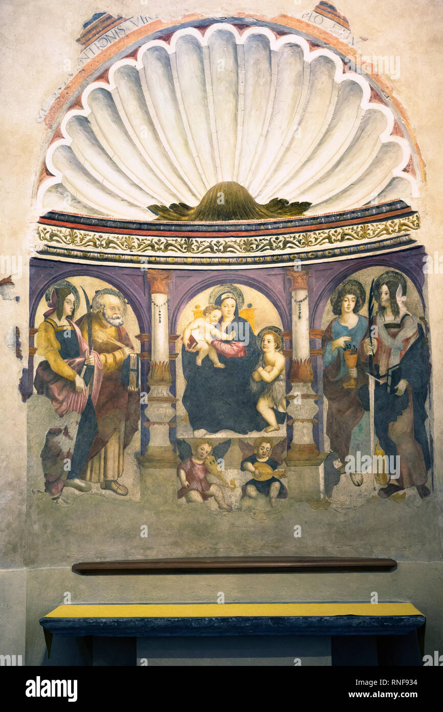 Aoste, vallée d'aoste, Italie. Cathédrale de Santa Maria Assunta. L'autel de Saint Lucia. Fresque de Pierre Gazin, peint vers 1526-1530. L'paintin Banque D'Images