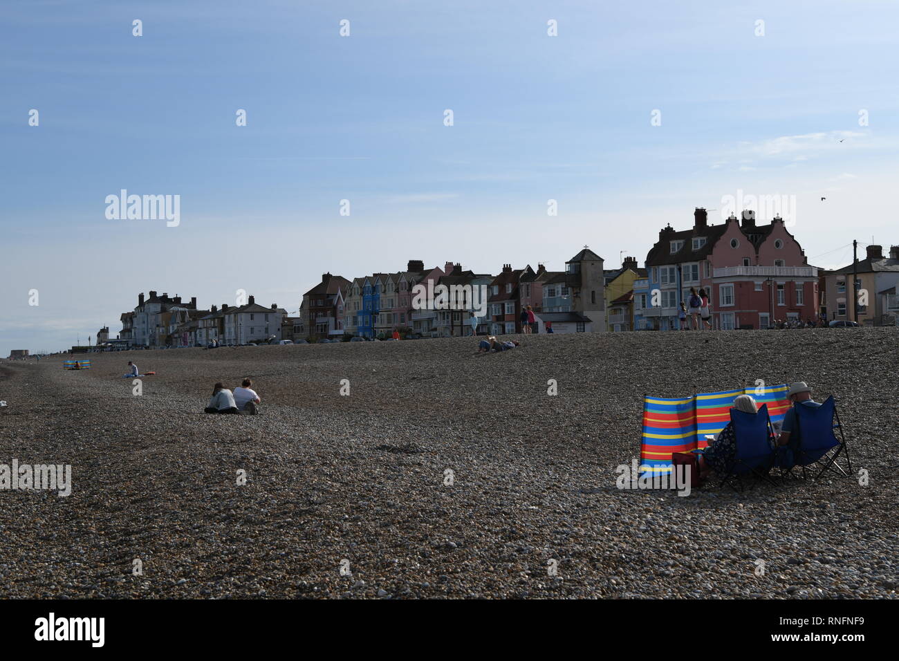 Sur la plage d'Aldeburgh, stoney à Suffolk, Angleterre, RU Banque D'Images
