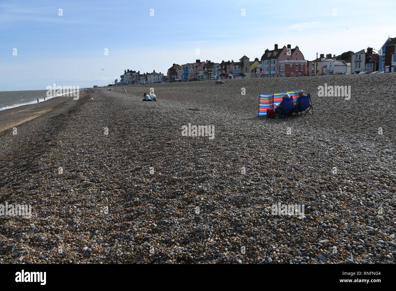 Sur la plage d'Aldeburgh, stoney à Suffolk, Angleterre, RU Banque D'Images