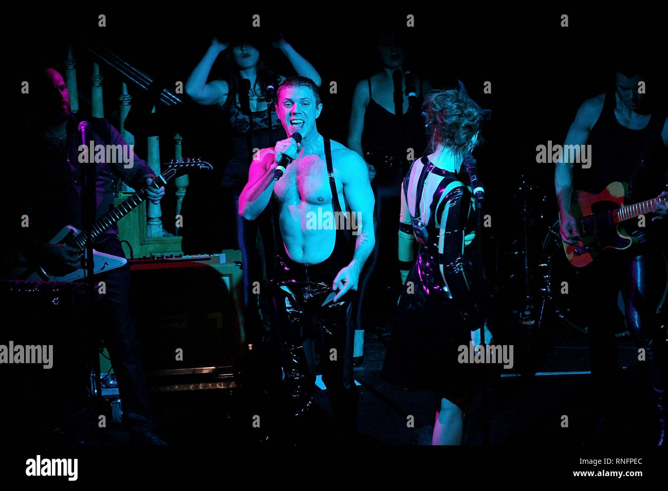 New York, USA. 15 Février, 2011. Les Scissor Sisters effectuer sur la scène du Lundi, Février 14, 2011 Fort - 4 année anniversaire avec spectacle musical spécial Guest Le Scissor Sisters au fort à New York, USA. Crédit : Steve Mack/S.D. Mack Photos/Alamy Banque D'Images