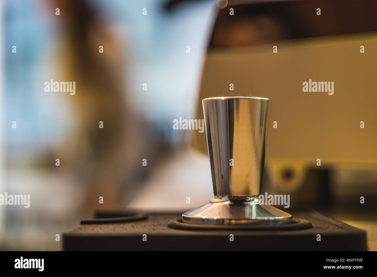 Outil de bourrage d'Espresso Café Barista ralenti Équipement titulaire non utilisés Banque D'Images Outil de bourrage d'Espresso Café Barista ralenti Équipement titulaire non utilisés Banque D'Images