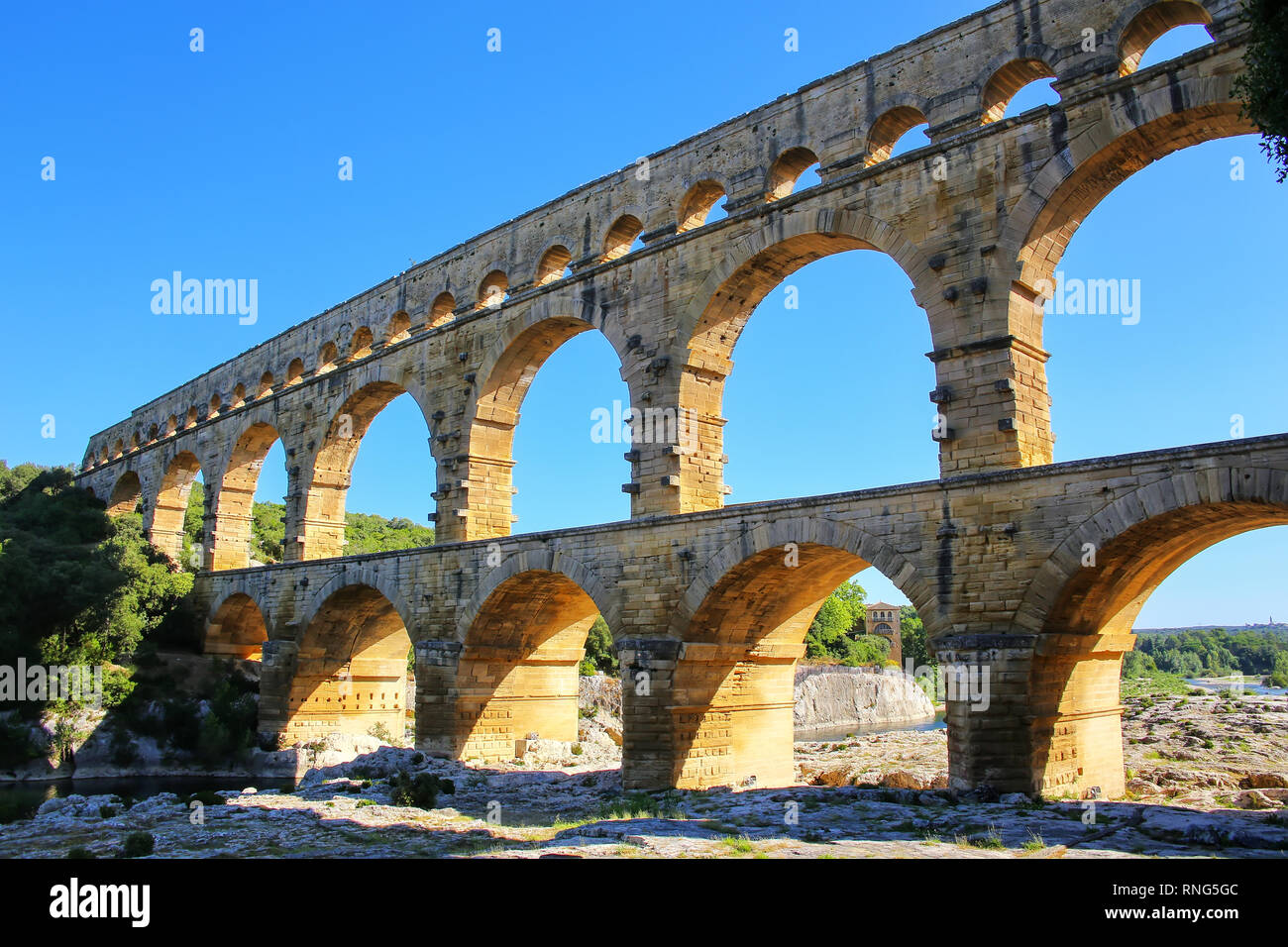 Aqueduc Pont du Gard dans le sud de la France. Il est le plus élevé de tous les des aqueducs romains. Banque D'Images