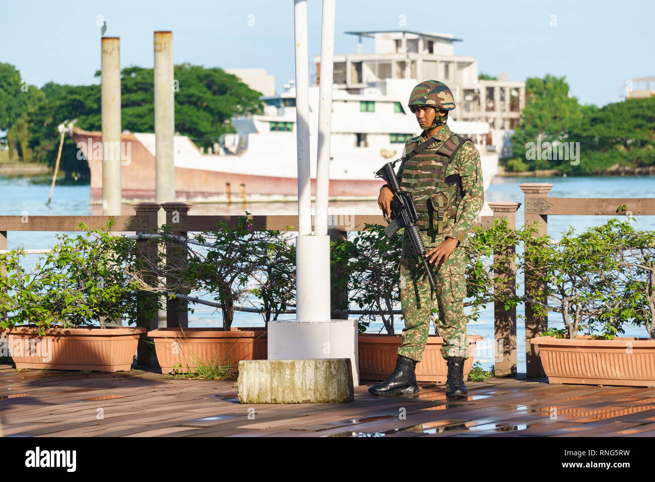 Kota Kinabalu Malaisie - Aug 31, 2016 : l'armée malaisienne en position d'attente au cours de la Journée nationale à Sabah. Banque D'Images