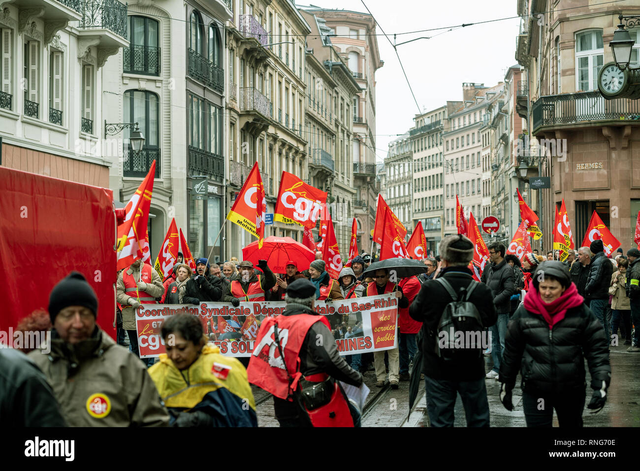 STRASBOURG, FRANCE - MAR 22, 2018 : la CGT Confédération générale du travail travailleurs avec démonstration affiche de protestation contre Macron gouvernement Français string de réformes - manifestation de rue centrale Banque D'Images