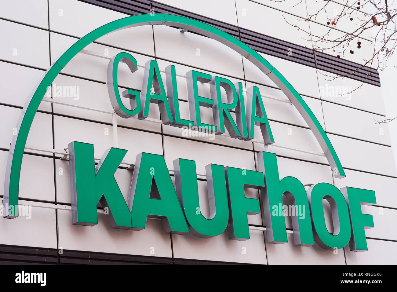 MAINZ, Allemagne-NOV 18 : Galeria Kaufhof fashion store sur novembre 18,2017 à Mainz, Allemagne.Galeria Kaufhof GmbH est une chaîne de magasins allemands. Banque D'Images