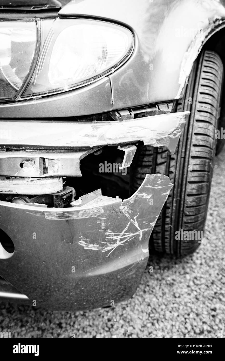 Accident de voiture et location de dommages. Le travail de corps et de bouclier. Banque D'Images