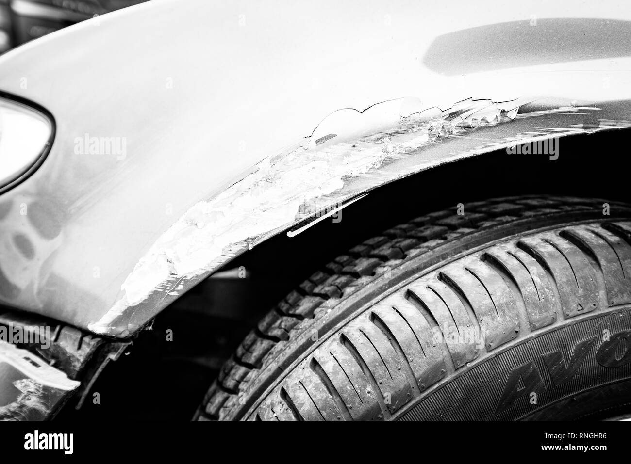 Accident de voiture et location de dommages. Le travail de corps et de bouclier. Banque D'Images