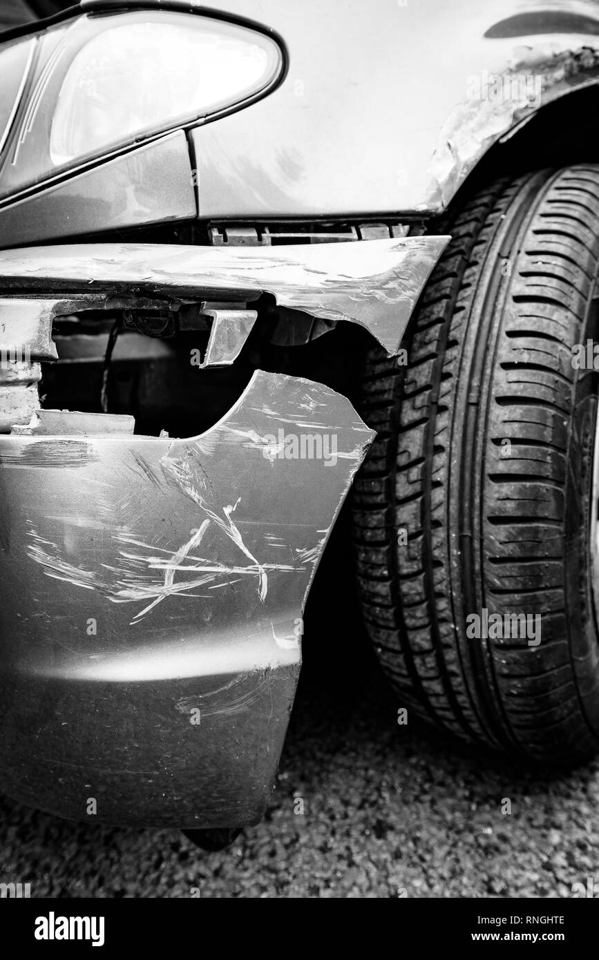 Accident de voiture et location de dommages. Le travail de corps et de bouclier. Banque D'Images