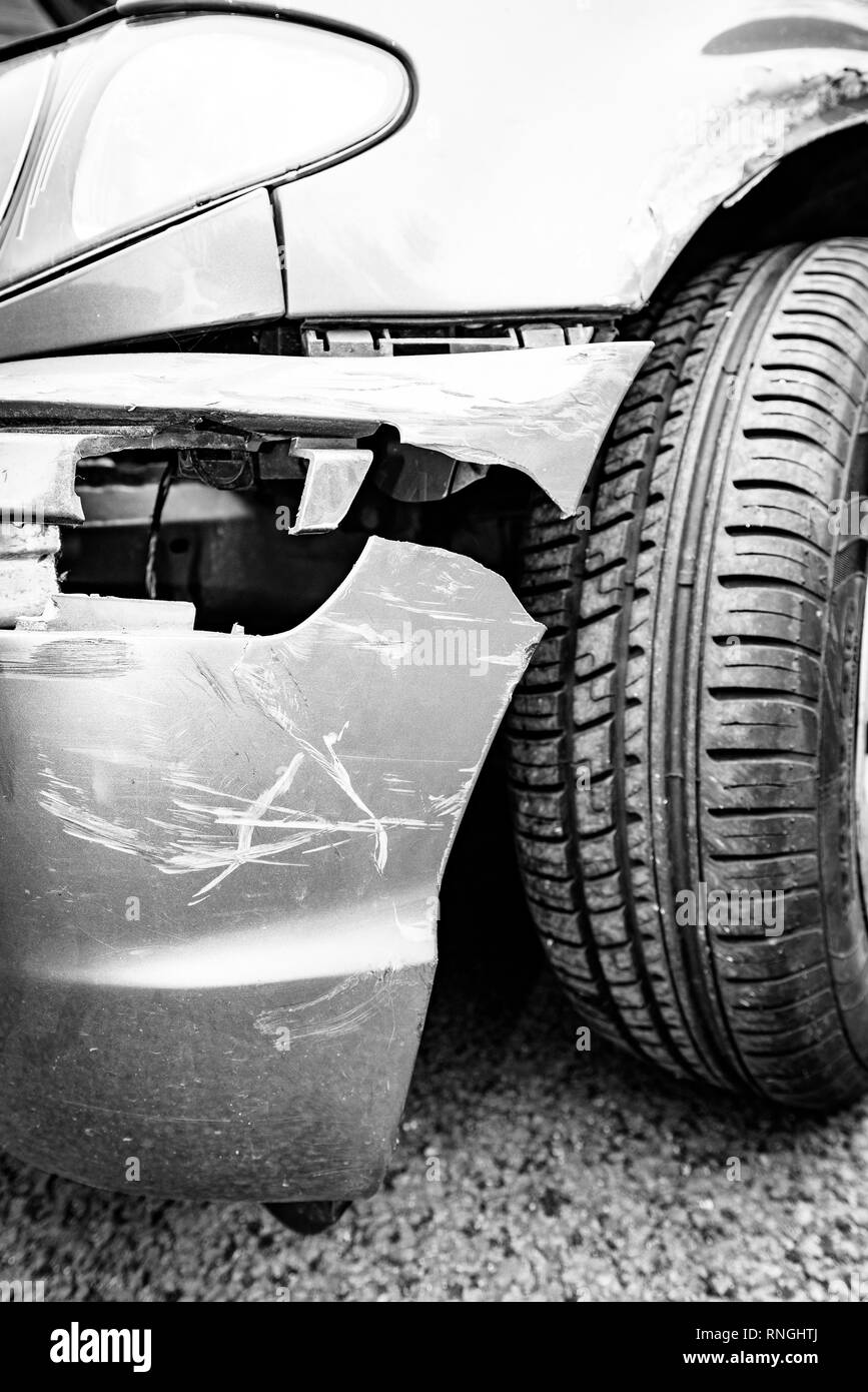 Accident de voiture et location de dommages. Le travail de corps et de bouclier. Banque D'Images