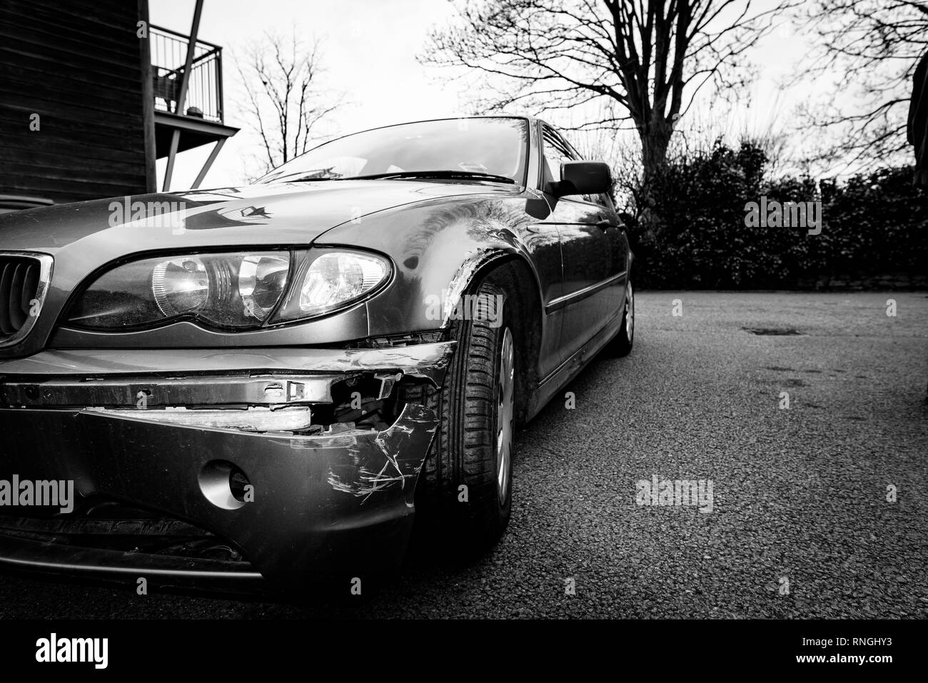 Accident de voiture et location de dommages. Le travail de corps et de bouclier. Banque D'Images