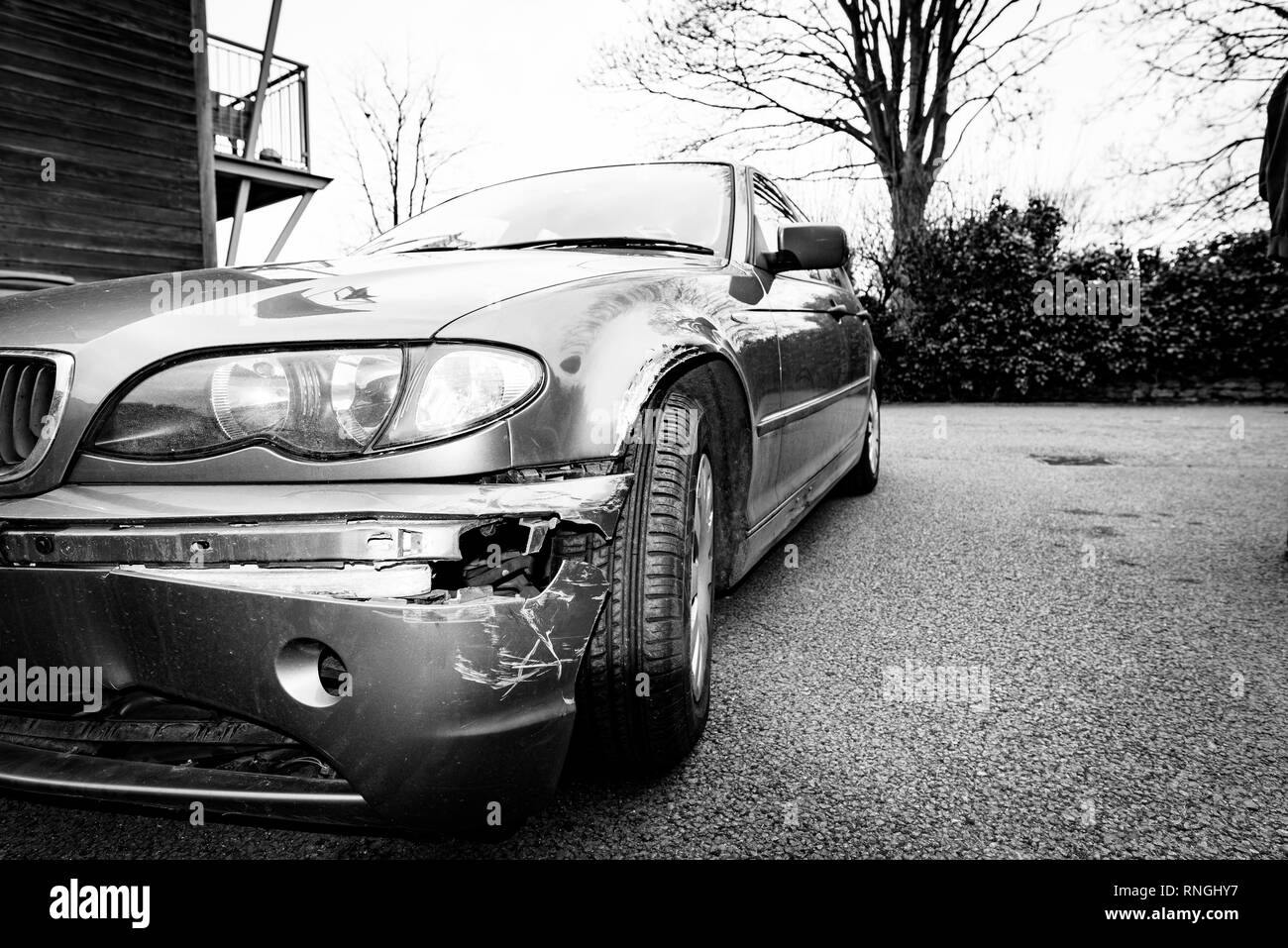 Accident de voiture et location de dommages. Le travail de corps et de bouclier. Banque D'Images