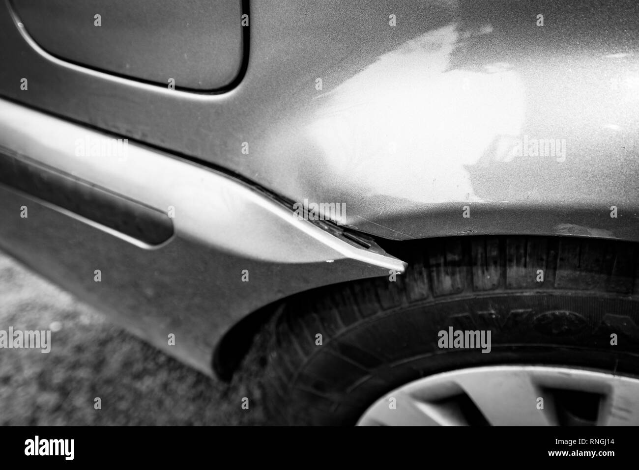 Accident de voiture et location de dommages. Le travail de corps et de bouclier. Banque D'Images