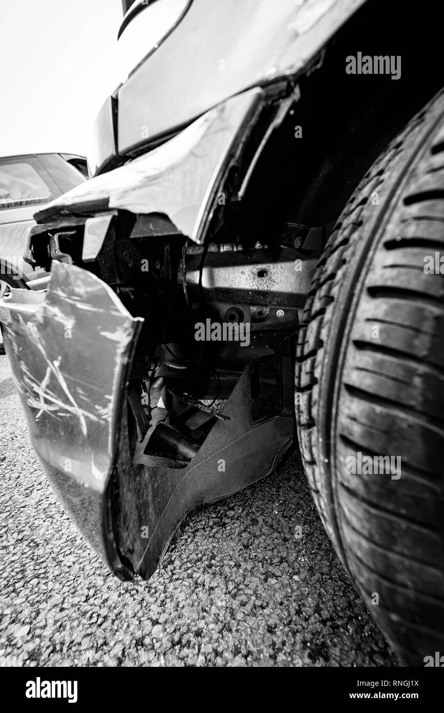 Accident de voiture et location de dommages. Le travail de corps et de bouclier. Banque D'Images