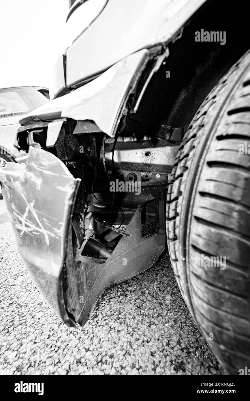 Accident de voiture et location de dommages. Le travail de corps et de bouclier. Banque D'Images