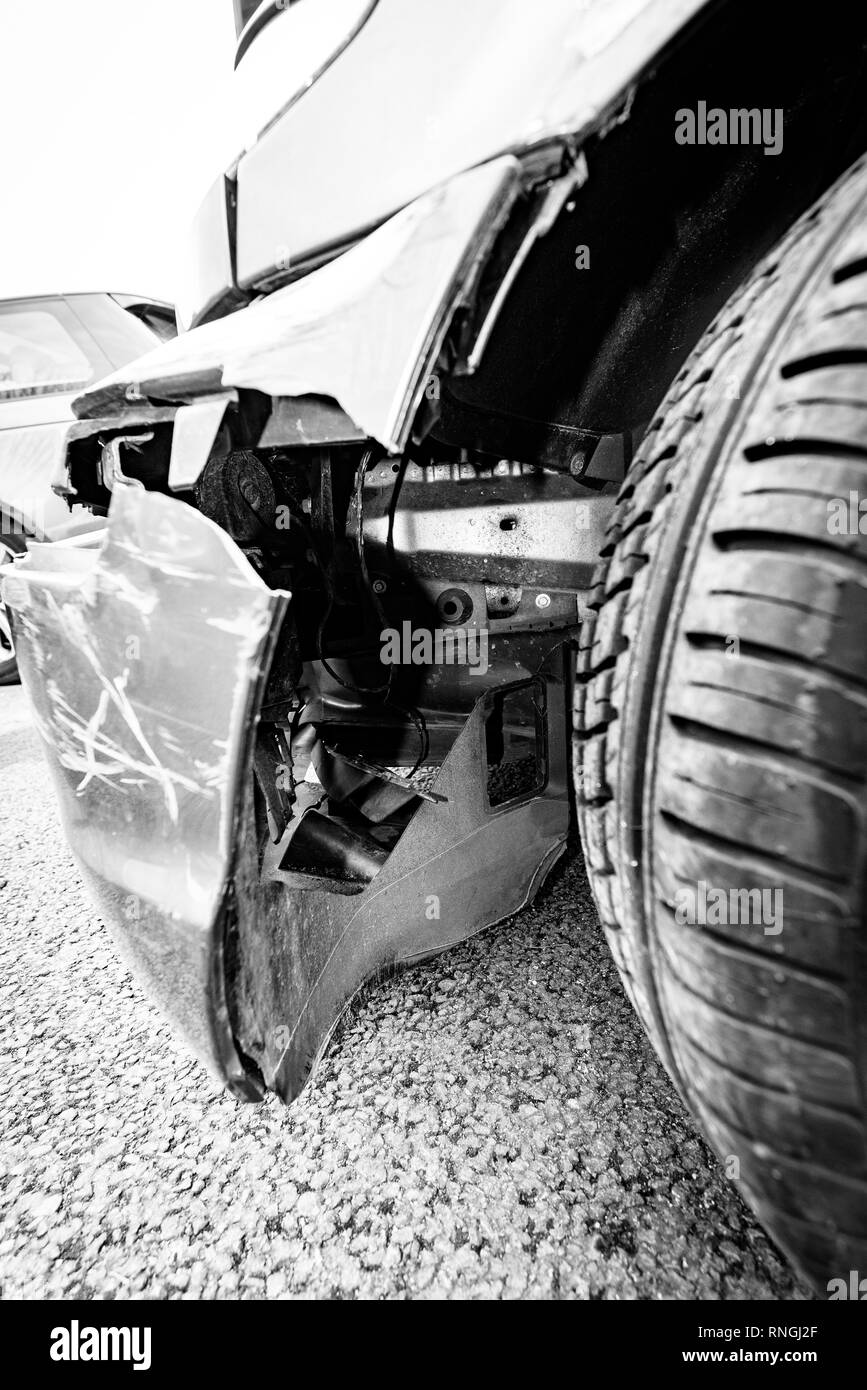 Accident de voiture et location de dommages. Le travail de corps et de bouclier. Banque D'Images