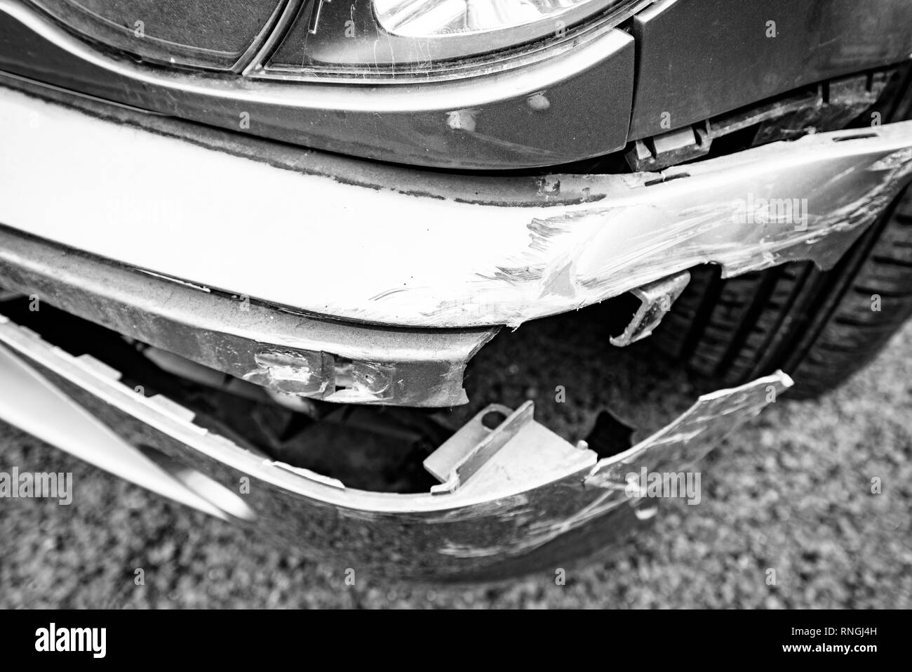 Accident de voiture et location de dommages. Le travail de corps et de bouclier. Banque D'Images