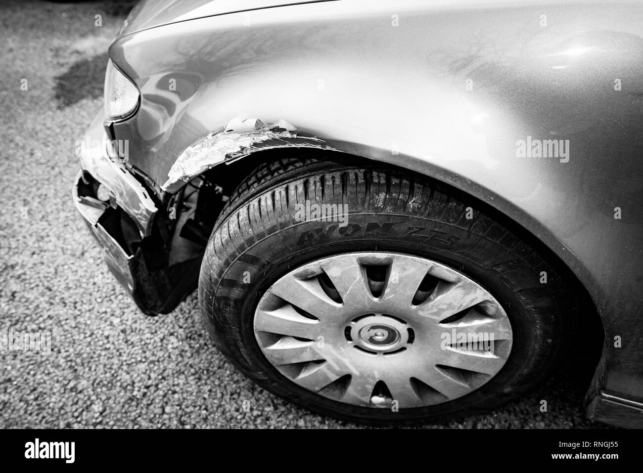 Accident de voiture et location de dommages. Le travail de corps et de bouclier. Banque D'Images