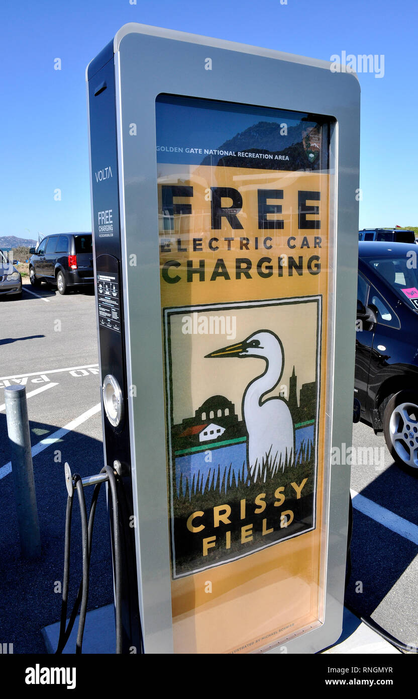 Une voiture électrique station de recharge à Crissy Field à San Francisco,  Californie Photo Stock - Alamy