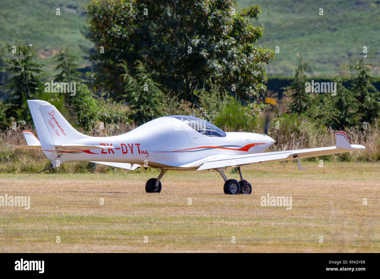 Springfield, Canterbury, Nouvelle-Zélande, le 18 février 2019 : un petit avion blanc arrive au Club de vol Springfield pour lancer les planeurs Banque D'Images