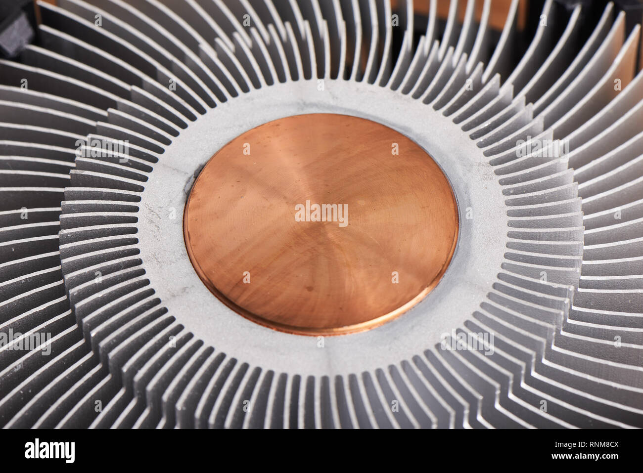 Close-up de dissipateur de chaleur en cuivre du radiateur de refroidissement cpu Banque D'Images