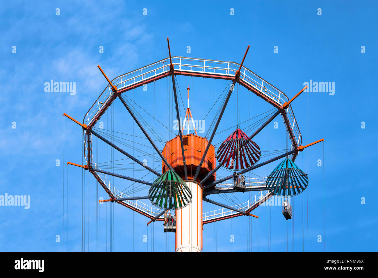 Parapluies volants Ride nommé Skyflower au Tokyo Dome City Amusement Park à Tokyo, Korakuen. Banque D'Images