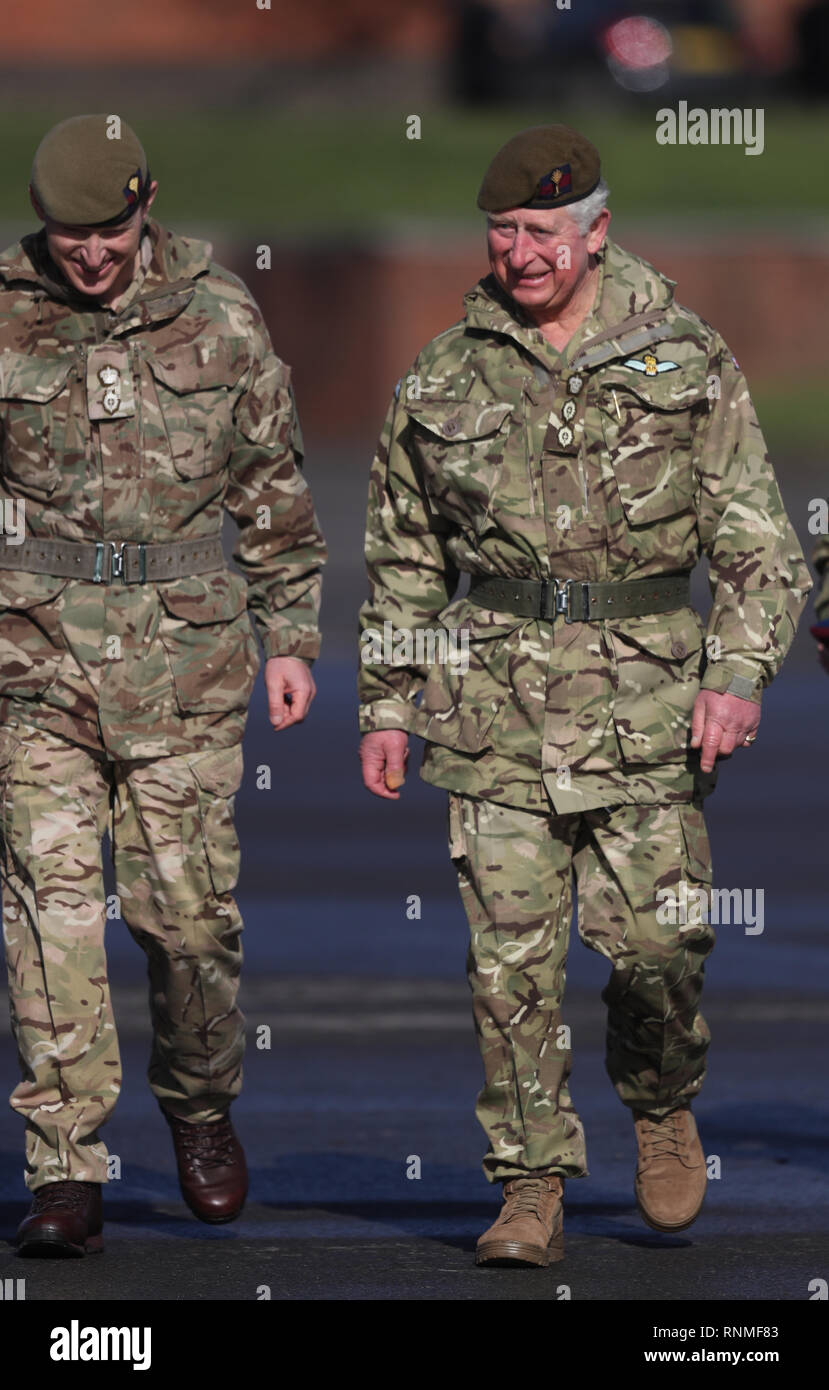 Le Prince de Galles (droite) arrive à la campagne actuelle des